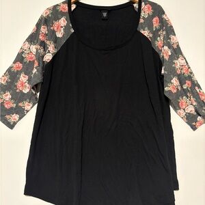 Women’s Torrid Black and Pink 3/4 Sleeve Knit Top With Scoop Neck Size 3